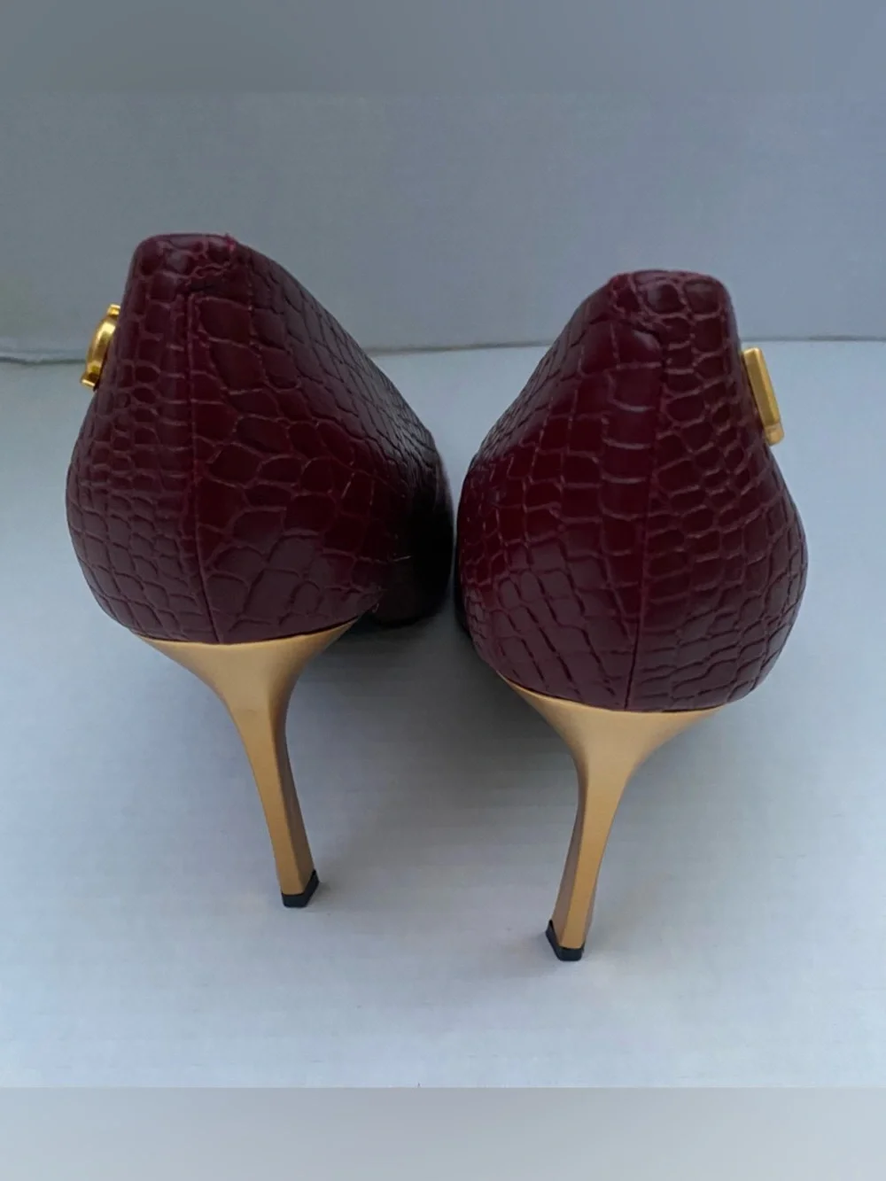 Donna Karan Burgundy Croc-Embossed Pointed Pump with Gold Heel⭐️